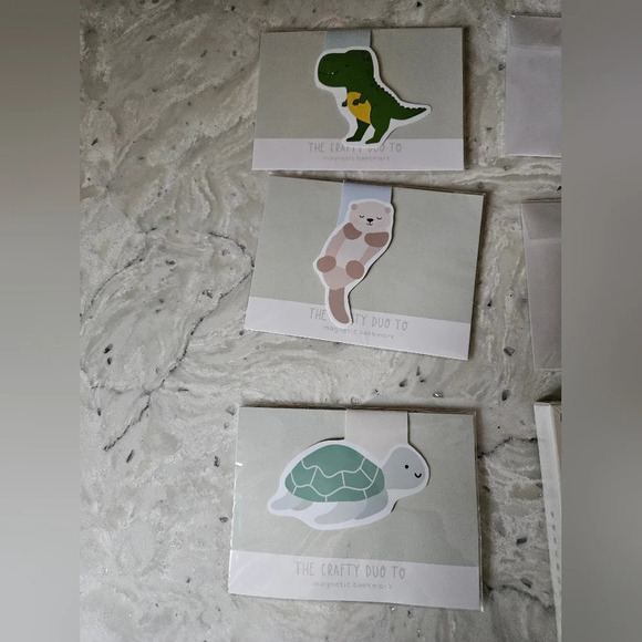 Large Lot of Various Bookmarks- 30Pcs  Feather Shape and 5 Magnetic Animal - Picture 8 of 8